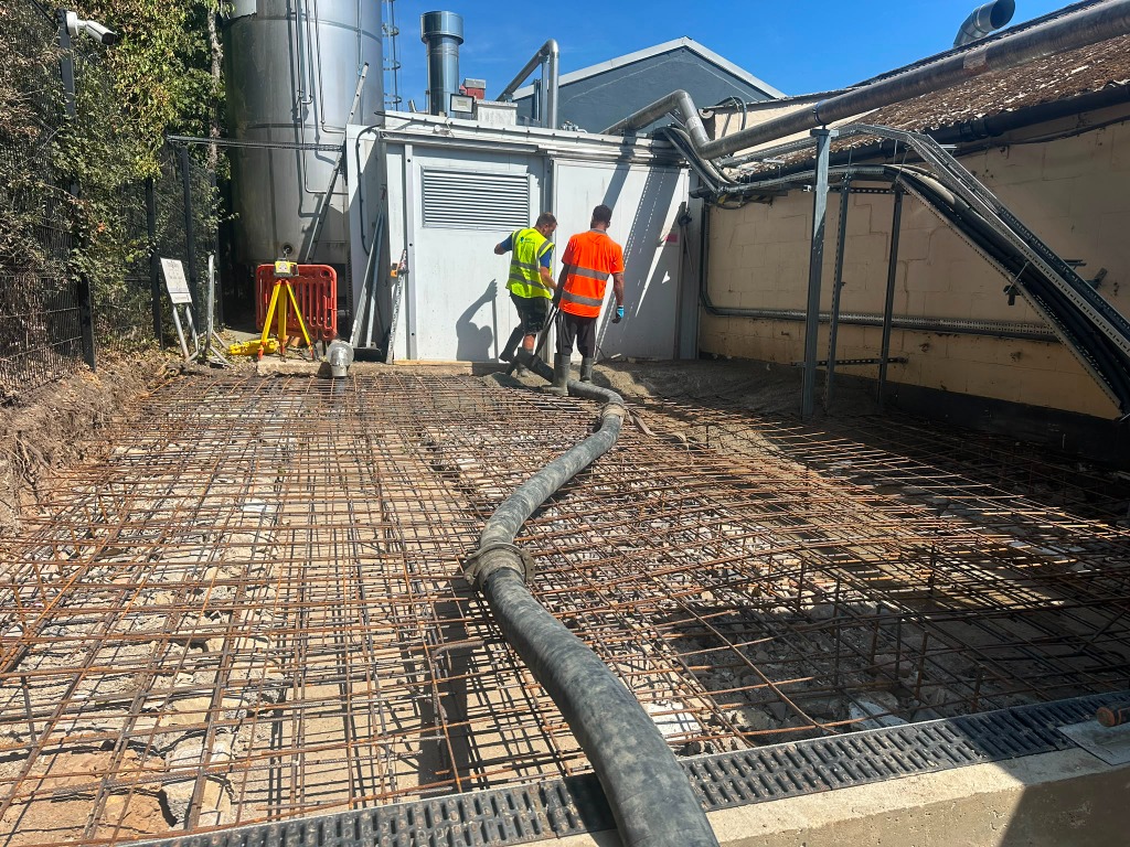 Ground Line Ready-Mix Concrete Pumping Pipeline in Action Wembley